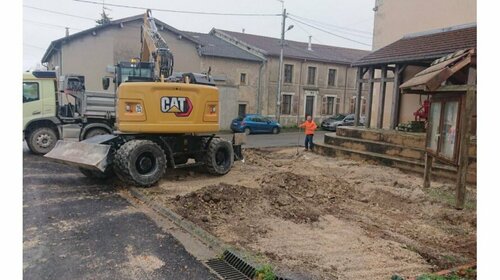 La place centrale du village enfin en travaux