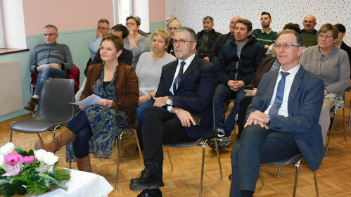 Achevée fin 2022, la place de la mairie inaugurée en mai