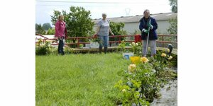 Des habitants motivés pour nettoyer et fleurir le village